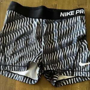 Nike Pro Black and White Patterned Shorts small